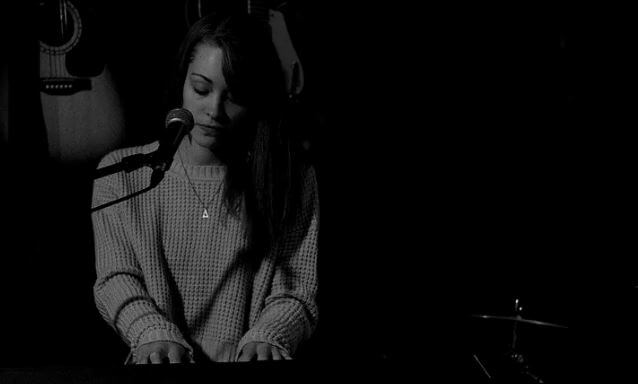 Toronto based singer, Evie Wilder.